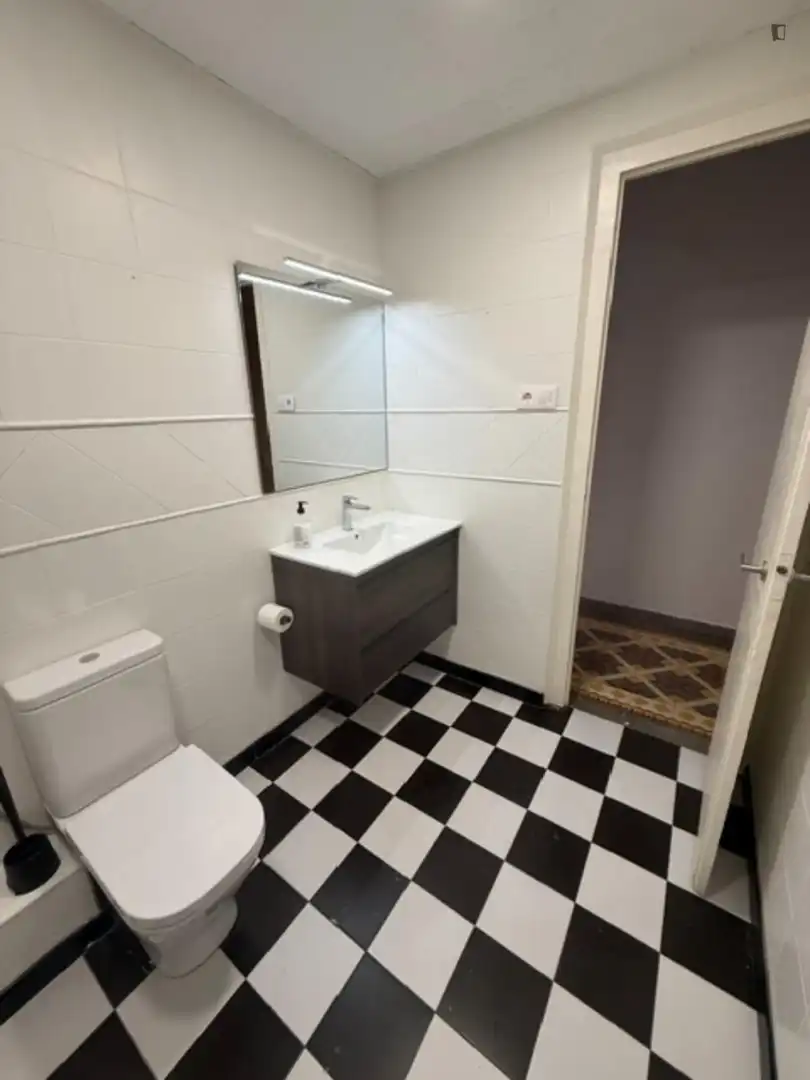 Bany de Apartament de lloguer en Barcelona amb Aire condicionat, Moblat i Forn