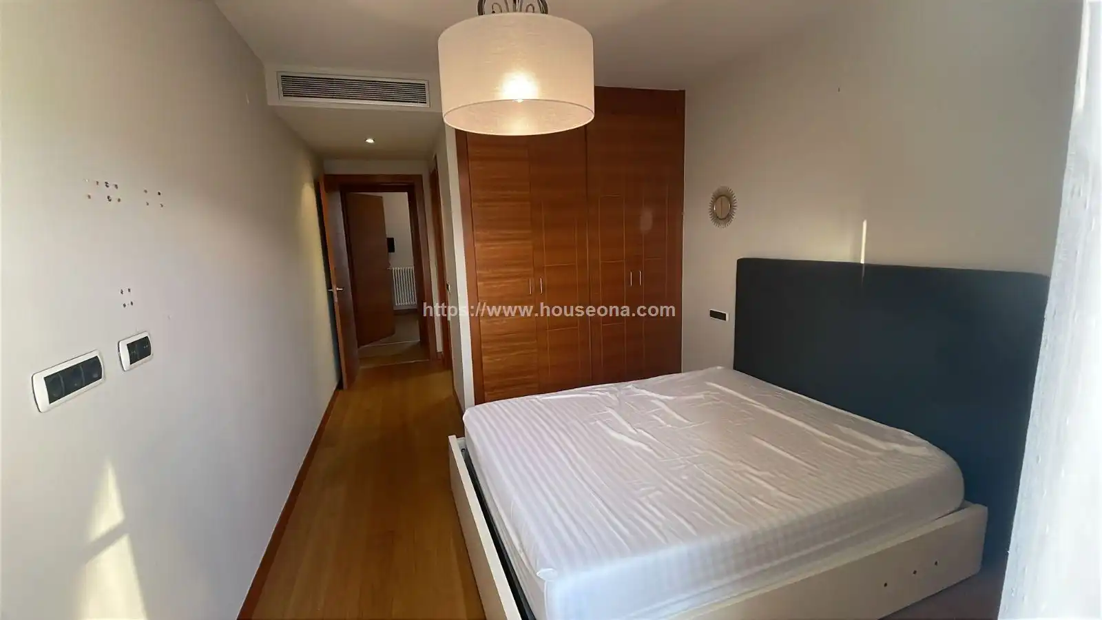 Bedroom of Attic for sale in Abando - Albia
