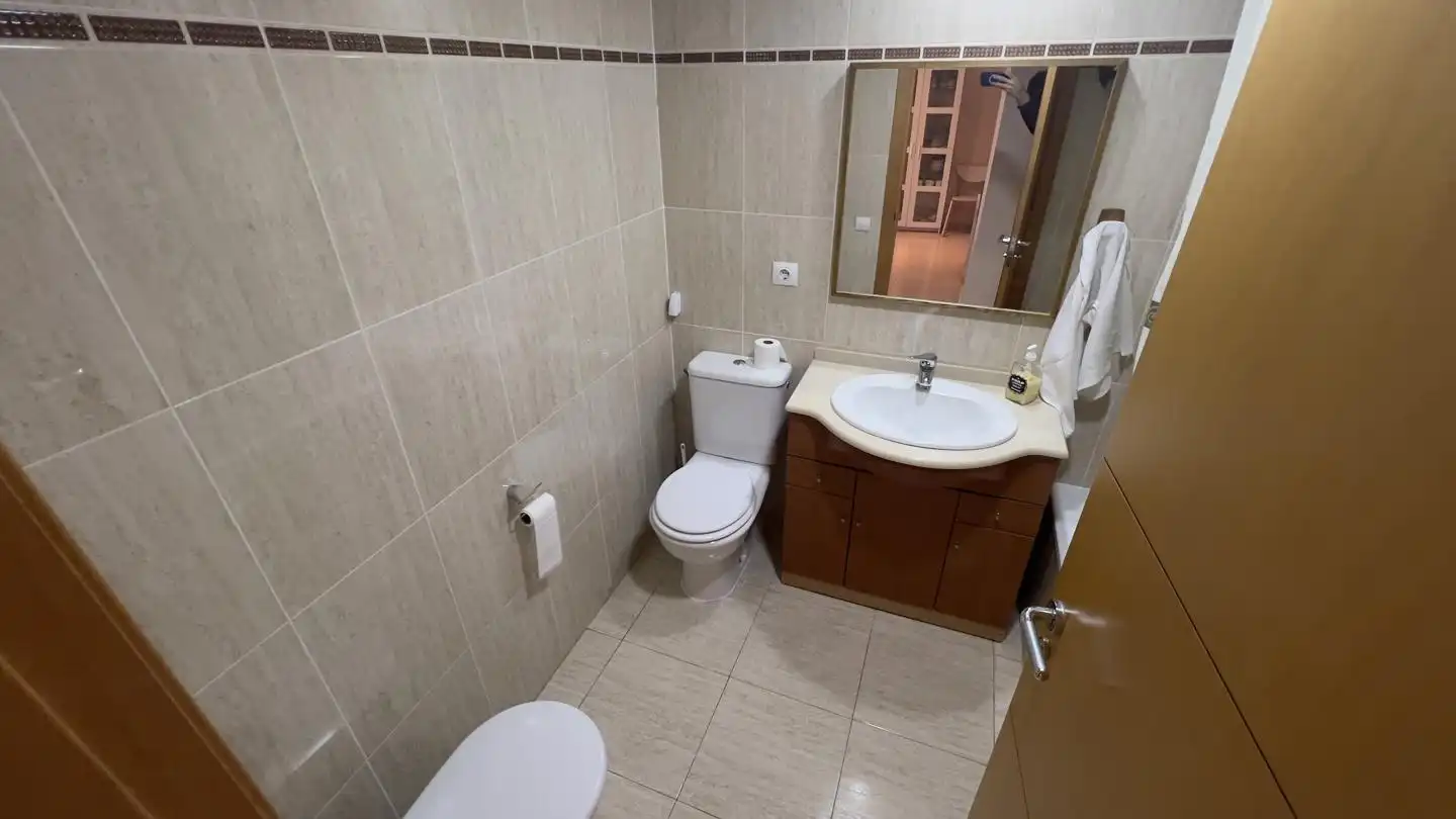 Badezimmer von Erdgeschoss zum Verkauf in Torreblanca mit Klimaanlage, Privatgarten und Terrasse