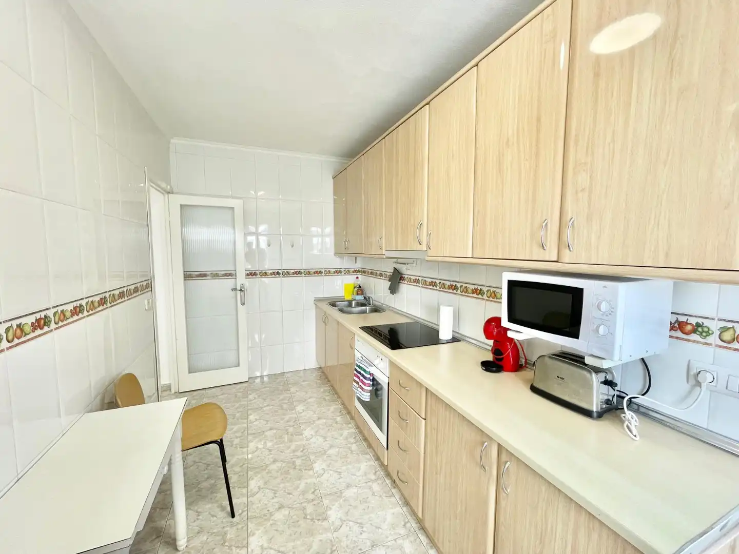 Cocina de Apartamento de alquiler en Torrevieja con Aire acondicionado, Calefacción y Terraza