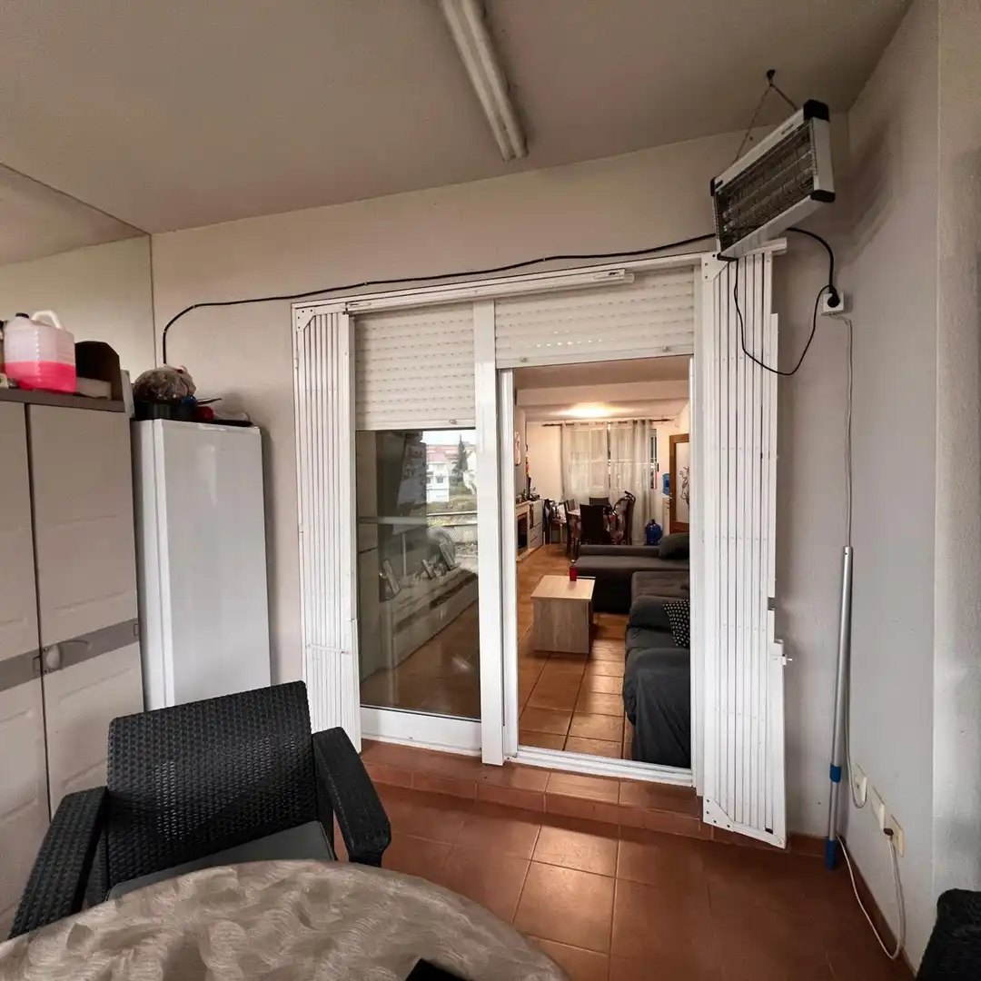 Einfamilien-Reihenhaus zum Verkauf in Chiva mit Heizung, Abstellraum und Balkon