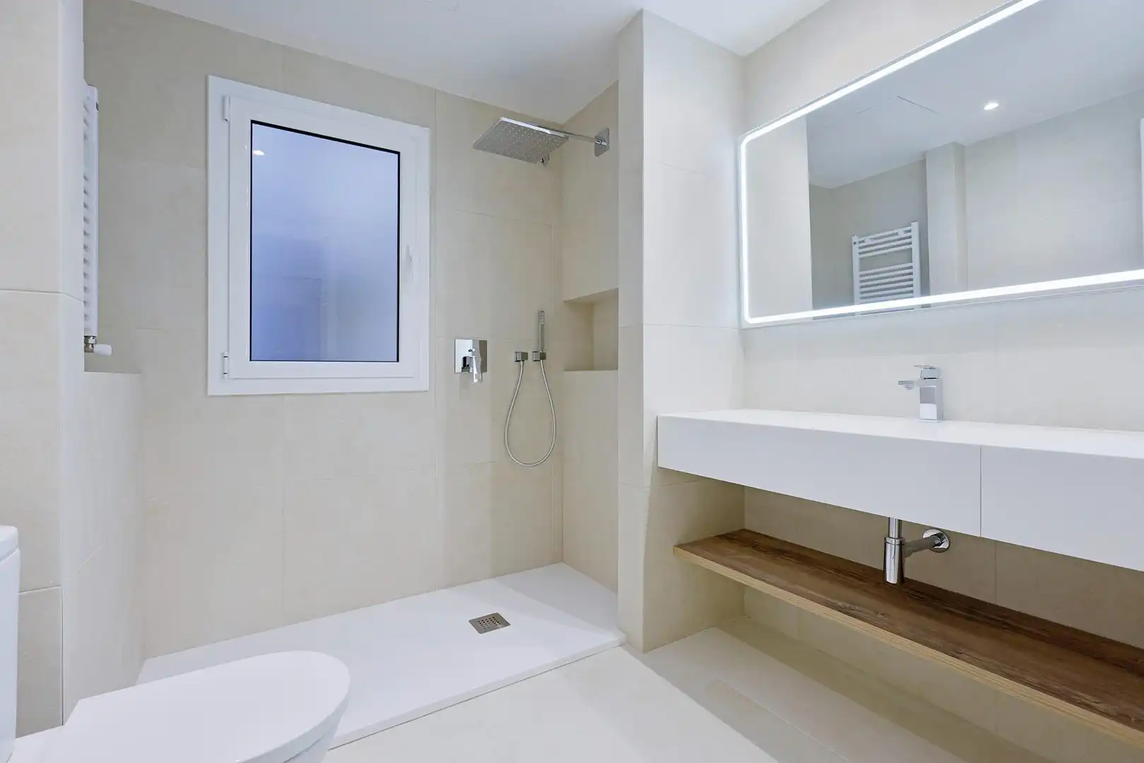 Bathroom of Flat for rent in Barcelona  with Air Conditioner, Heating and Parquet flooring