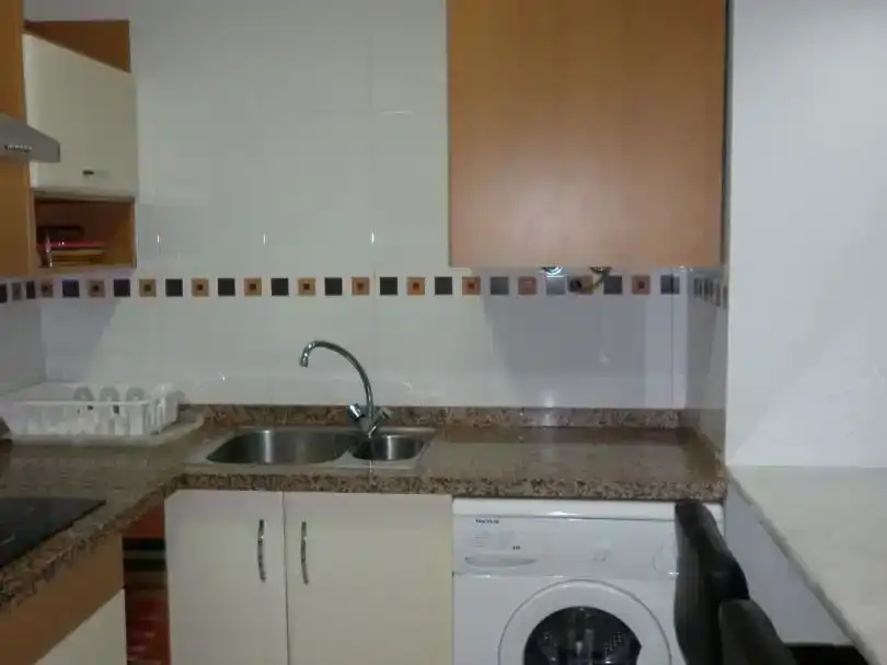 Cuina de Apartament de lloguer en Dos Hermanas amb Aire condicionat, Moblat i Balcó