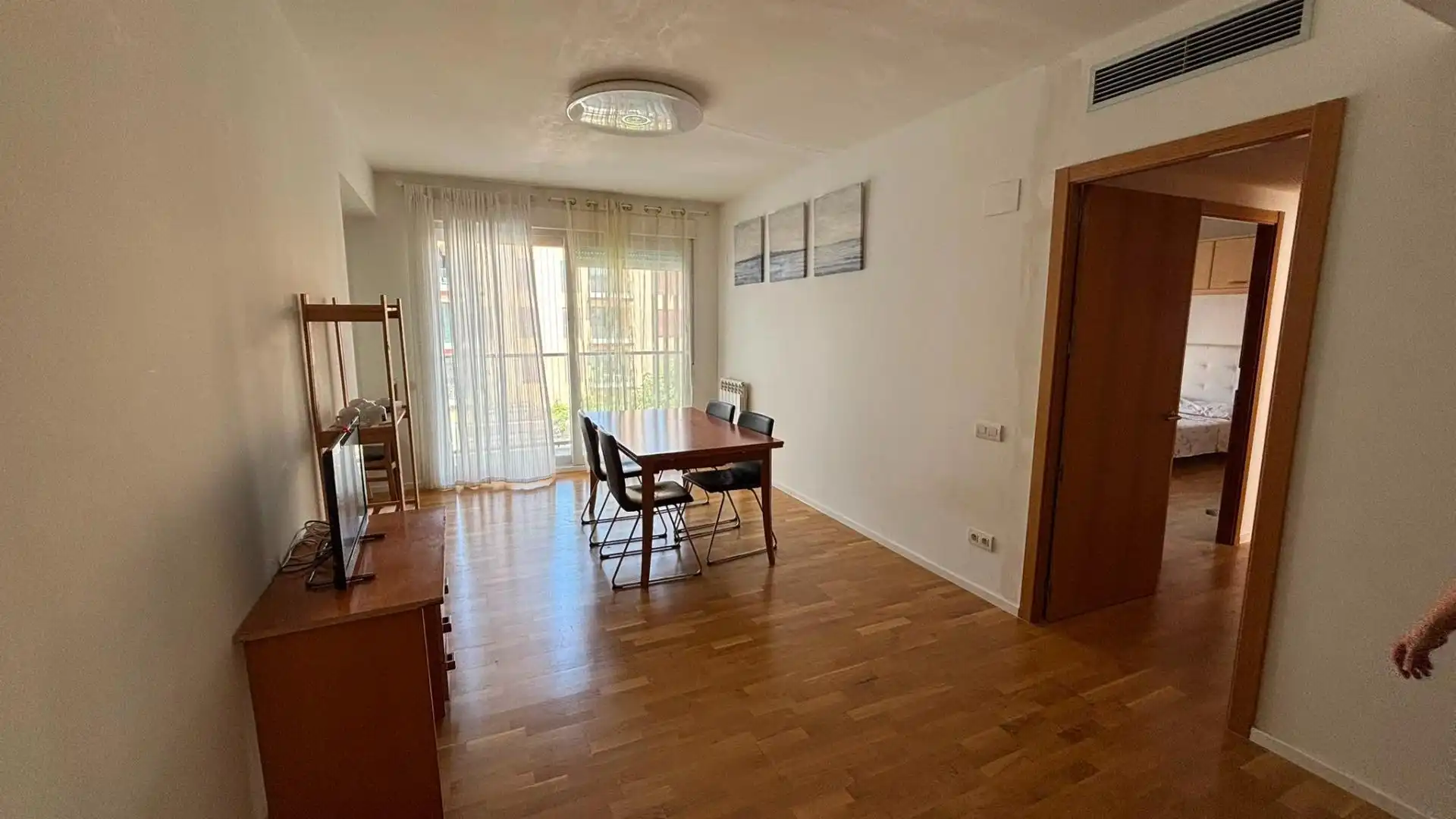 Wohnzimmer von Wohnungen zur Miete in Cubelles mit Klimaanlage, Balkon und Gemeinschaftspool