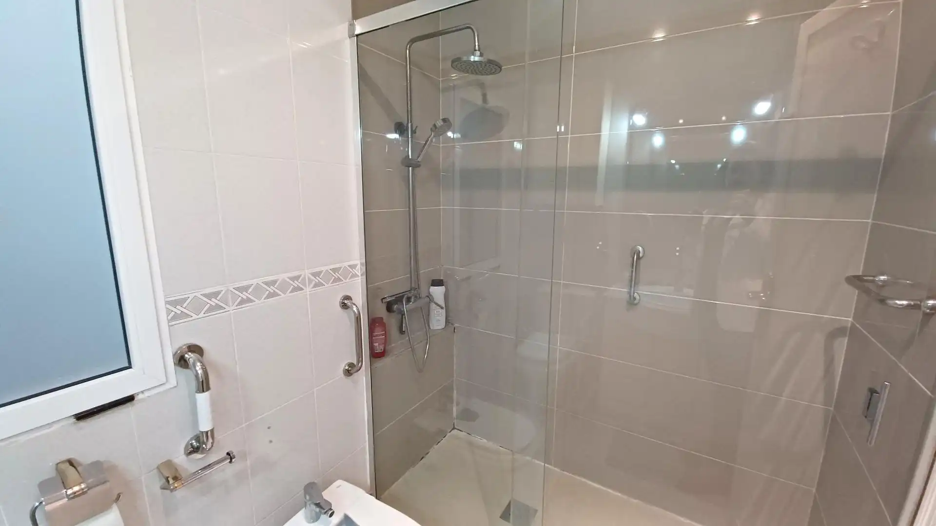 Bany de Pis en venda en Valencia amb Piscina comunitària