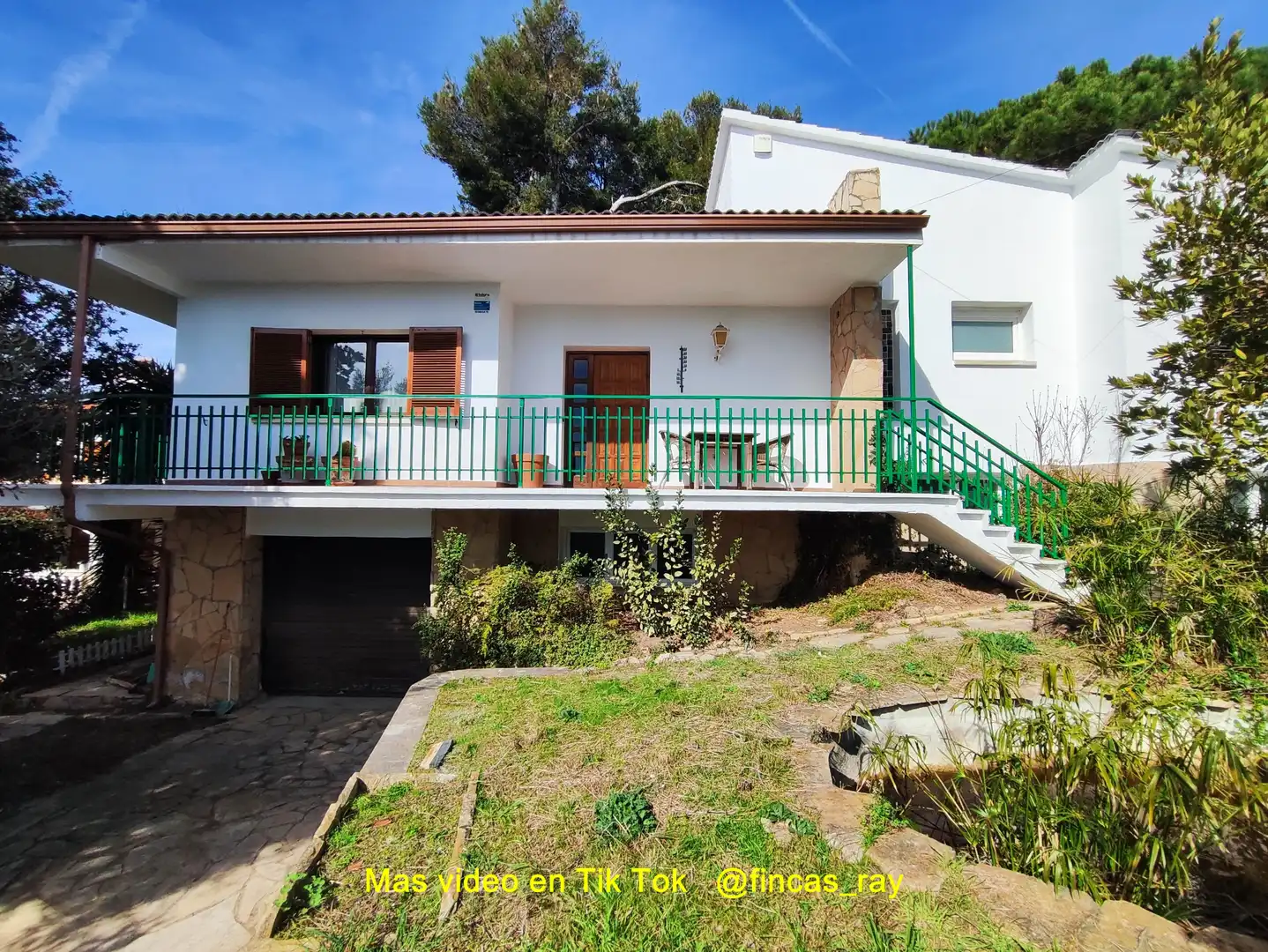 Vista exterior de Casa o xalet en venda en Caldes de Montbui amb Aire condicionat, Calefacció i Jardí privat