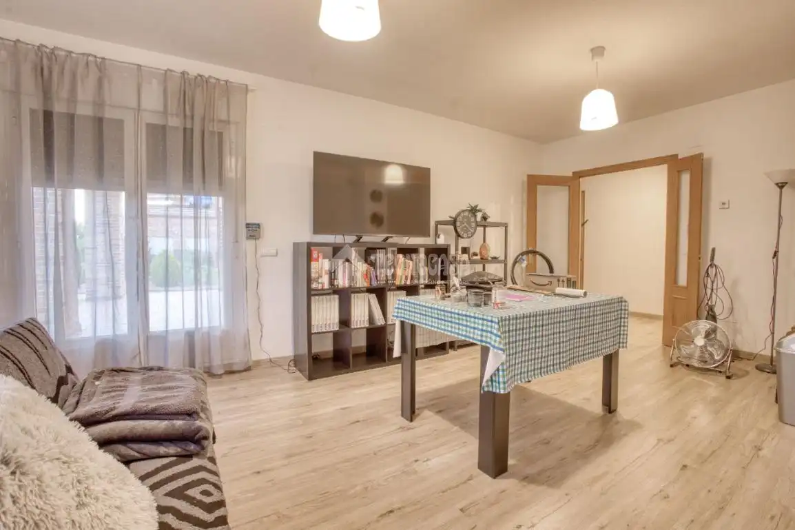 Sala de estar de Piso en venta en Villamayor con Calefacción, Jardín privado y Terraza