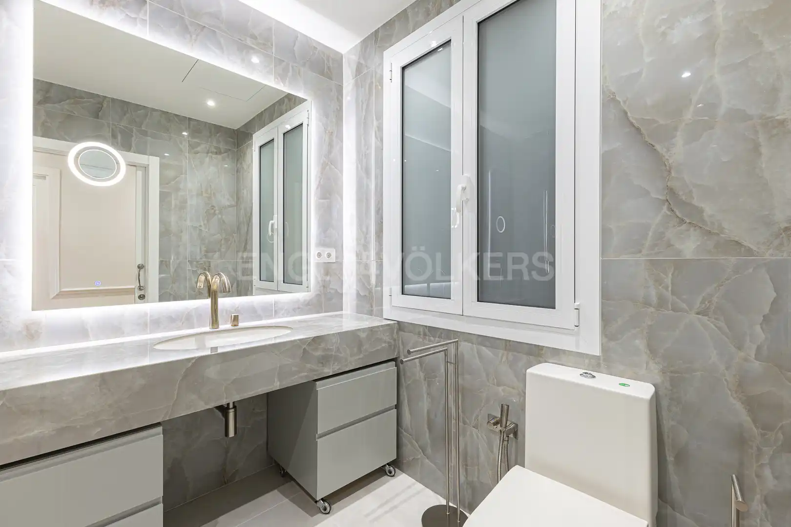 Bathroom of Flat for rent in Barcelona  with Air Conditioner, Heating and Parquet flooring
