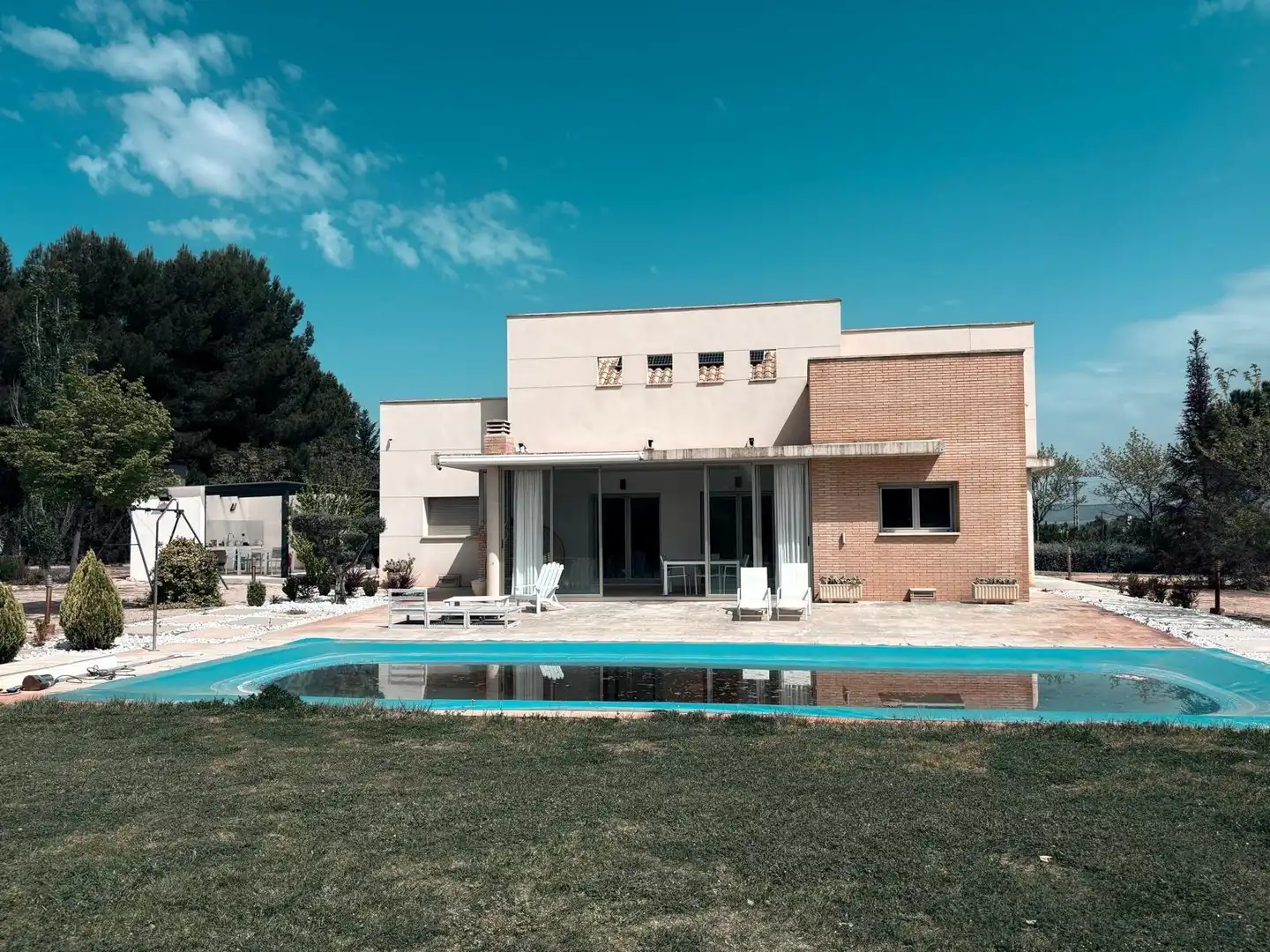 Vista exterior de Casa o xalet en venda en Almansa amb Calefacció, Jardí privat i Terrassa