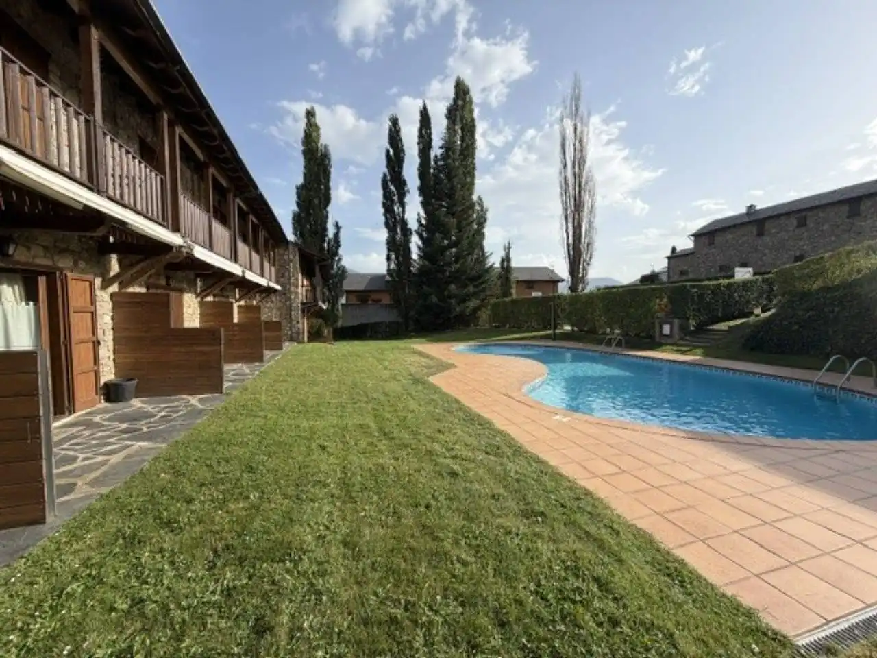 Piscina de Casa adosada de lloguer en Isòvol amb Calefacció, Terrassa i Piscina comunitària