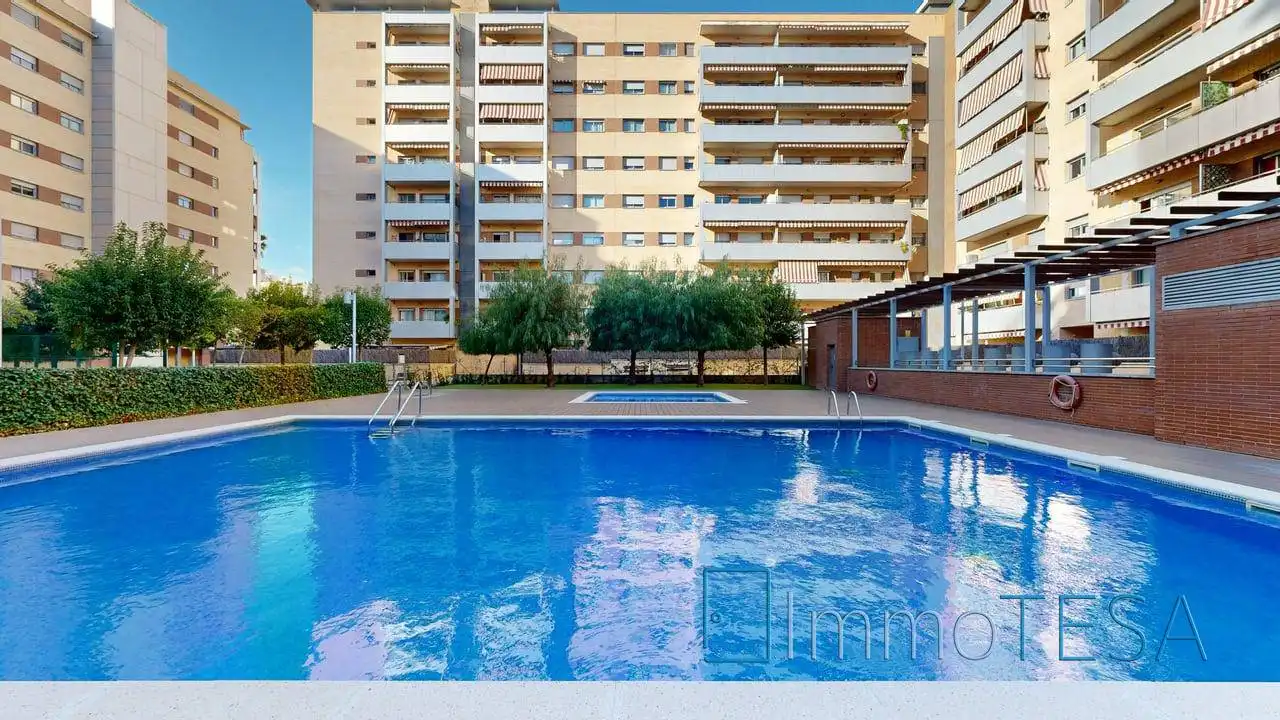 Swimming pool of Flat for sale in Barberà del Vallès  with Air Conditioner, Heating and Parquet flooring