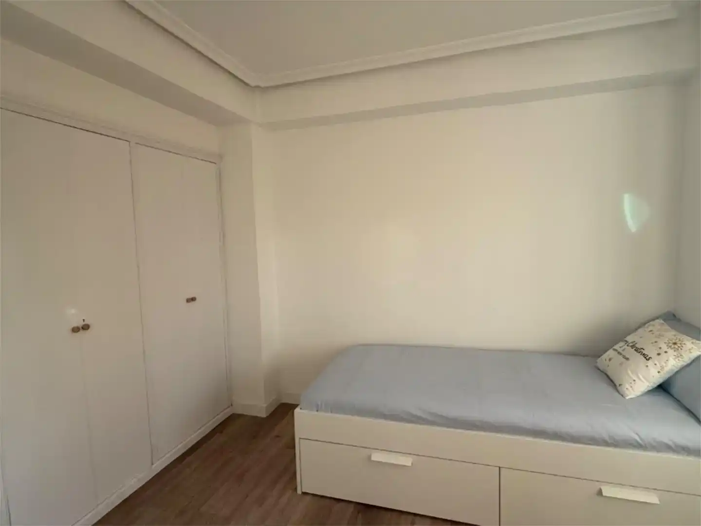 Dormitori de Pis per a compartir en Madrid amb Aire condicionat, Jardí privat i Parquet