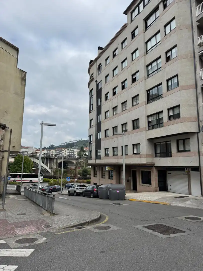 Vista exterior de Casa o xalet en venda en Pontevedra Capital  amb Jardí privat, Traster i Moblat