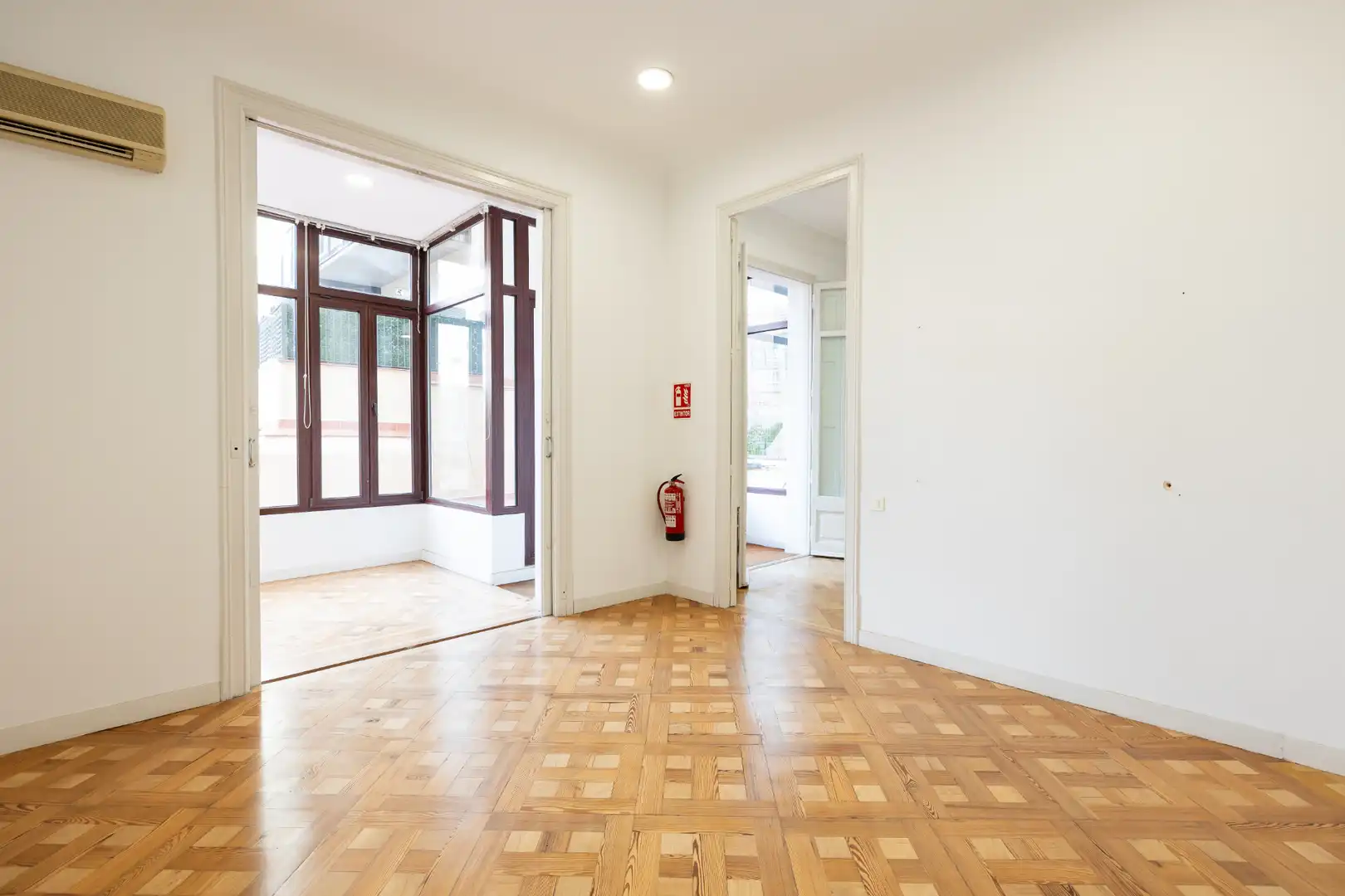 Wohnung zum Verkauf in Barcelona mit Klimaanlage, Heizung und Parkett