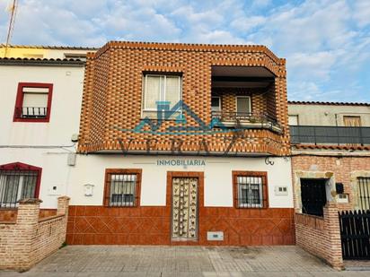 Vista exterior de Casa o xalet en venda en Talavera de la Reina amb Aire condicionat i Terrassa