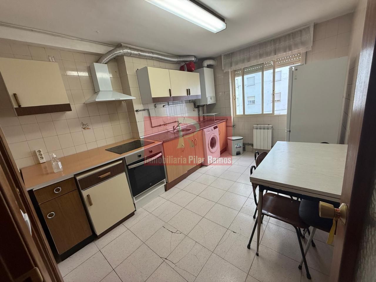 Cuina de Pis en venda en León Capital  amb Calefacció, Parquet i Traster
