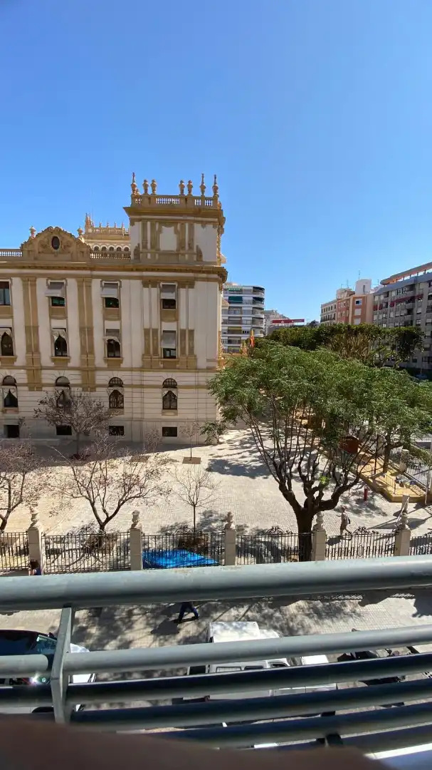 Vista exterior de Piso de alquiler en Alicante / Alacant con Amueblado, Lavadora y Microondas