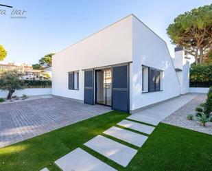 Vista exterior de Casa o xalet en venda en Cambrils amb Aire condicionat i Piscina