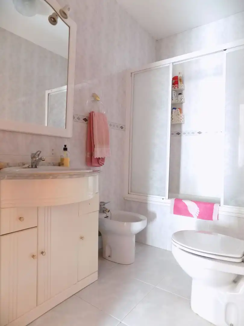 Baño de Casa adosada en venta en Lanzahíta con Calefacción, Terraza y Amueblado
