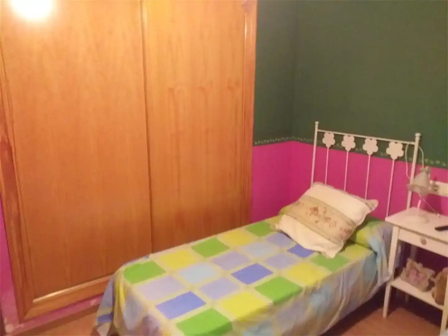 Habitación de Casa adosada en venta en Villavaliente con Parquet, Trastero y Amueblado