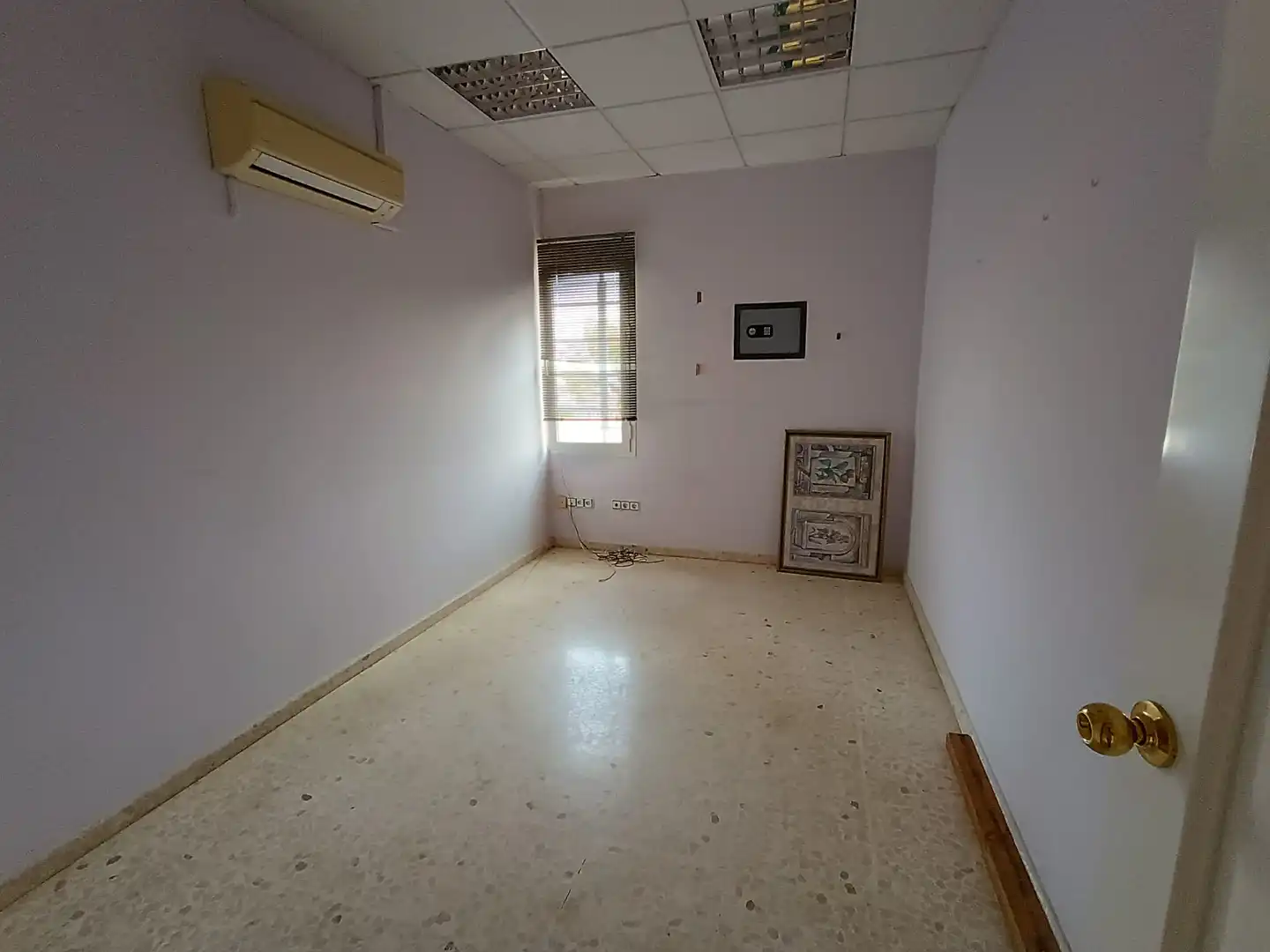 Nave industrial de alquiler en Carretera Sevilla-Cádiz, 556, La Hacienda - Nueva Andalucía