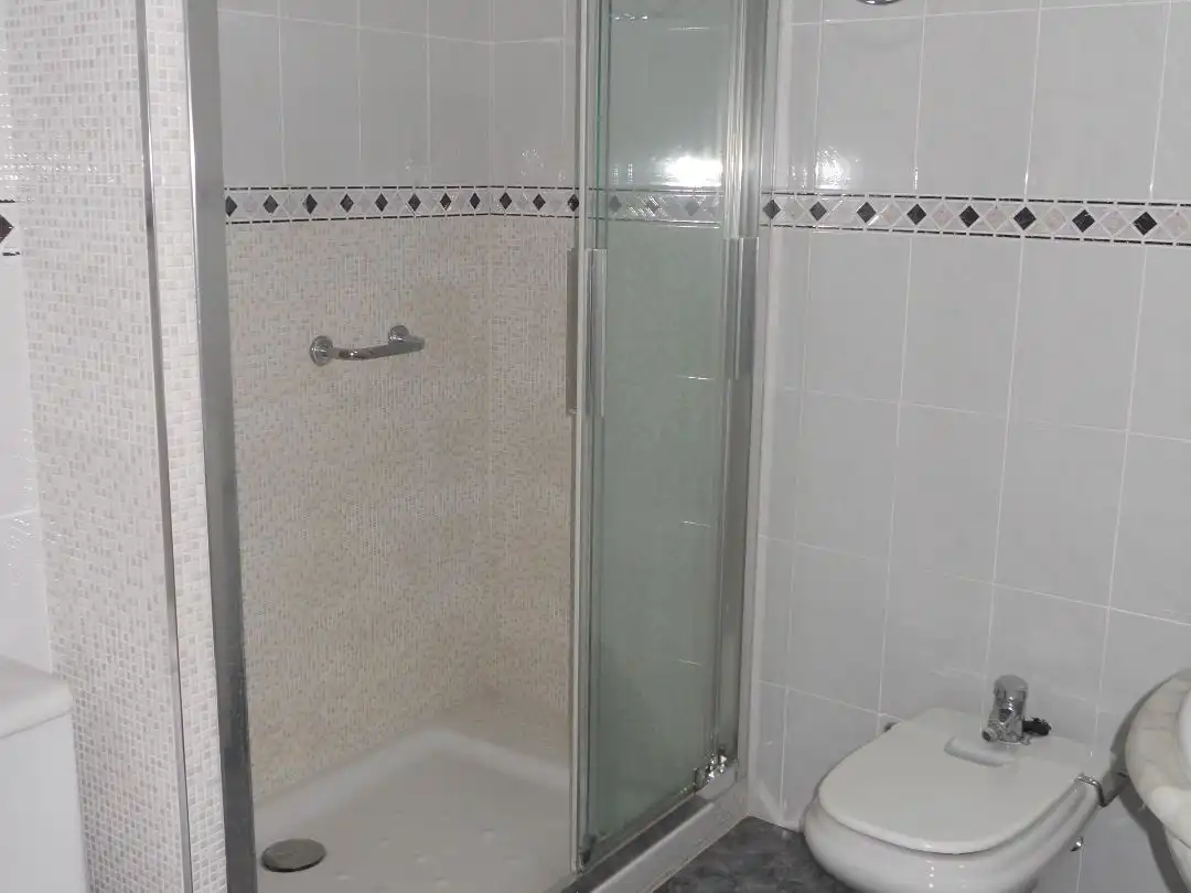 Badezimmer von Wohnung zum Verkauf in  Valencia Capital mit Klimaanlage und Balkon