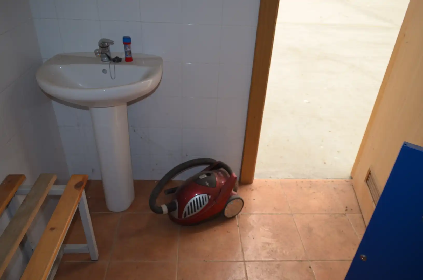 Badezimmer von Fabrikhallen zum Verkauf in Malpartida de Plasencia