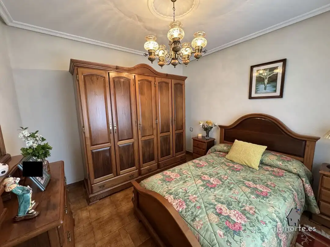 Habitación de Casa o chalet en venta en Oviedo  con Calefacción y Jardín privado