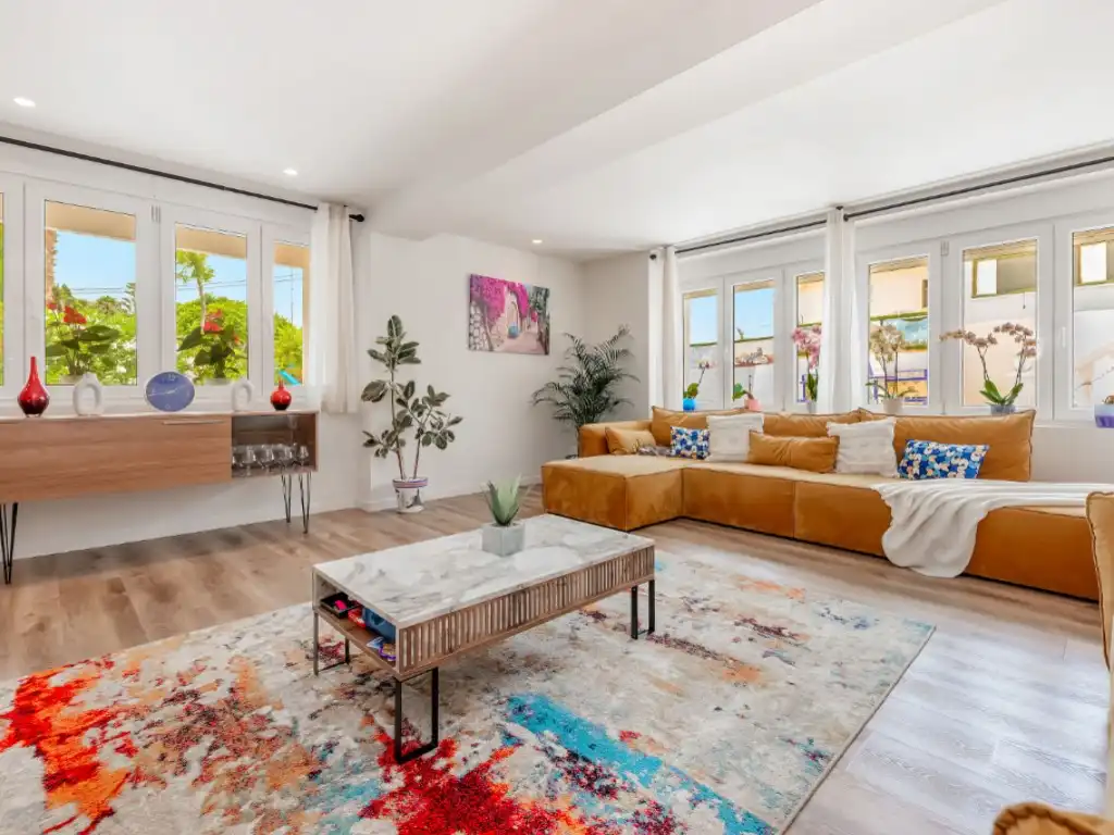 Sala d'estar de Casa o xalet en venda en El Campello amb Aire condicionat, Jardí privat i Terrassa