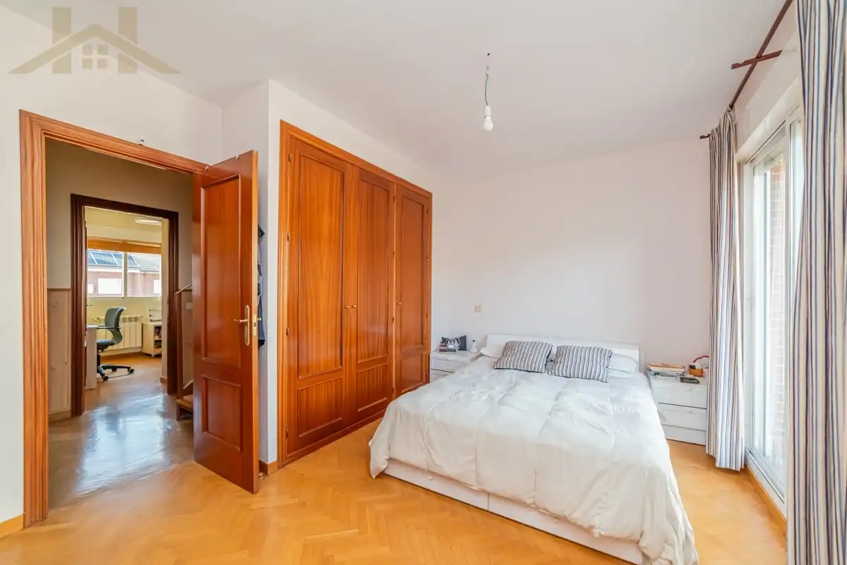 Dormitori de Casa adosada en venda en Ciempozuelos amb Aire condicionat, Calefacció i Terrassa
