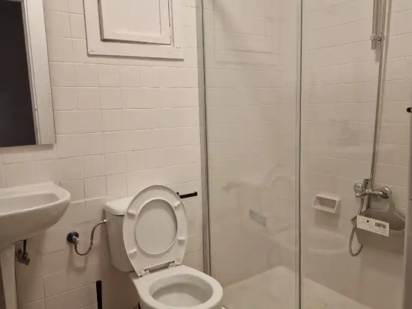 Bathroom of Flat for share in Centro
