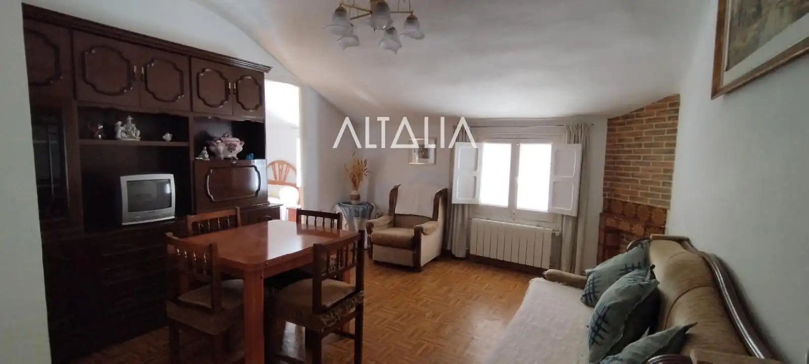 Sala d'estar de Casa o xalet en venda en Cuenca amb Calefacció, Jardí privat i Balcó