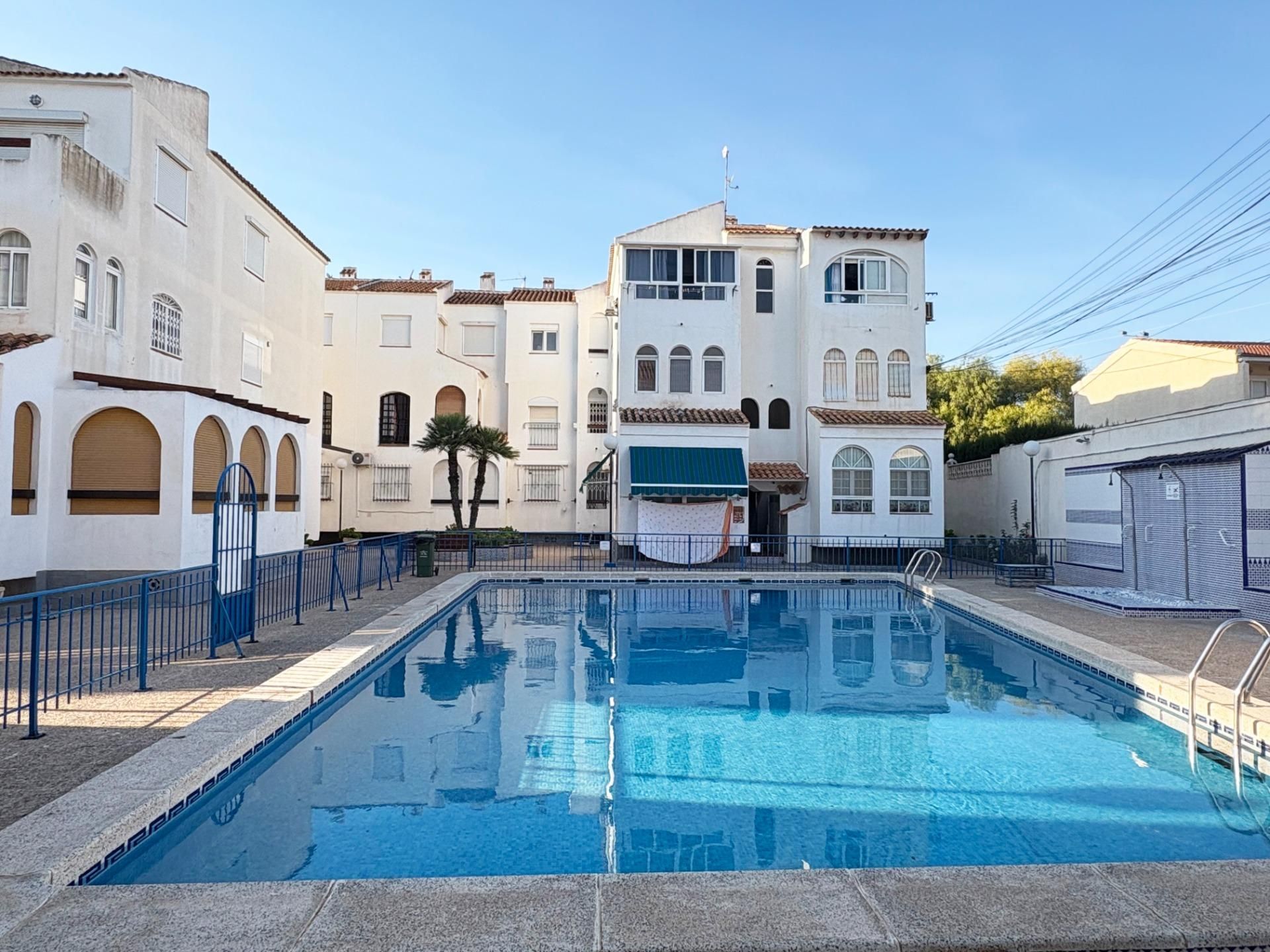 Piscina de Estudi en venda en Torrevieja amb Aire condicionat, Traster i Piscina comunitària