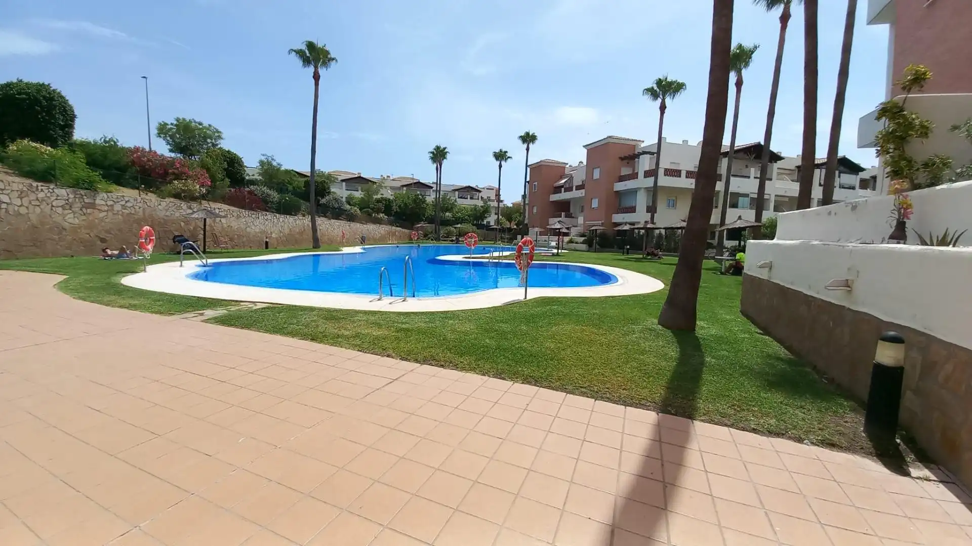 Schwimmbecken von Erdgeschoss zum Verkauf in Benalmádena mit Klimaanlage, Heizung und Privatgarten