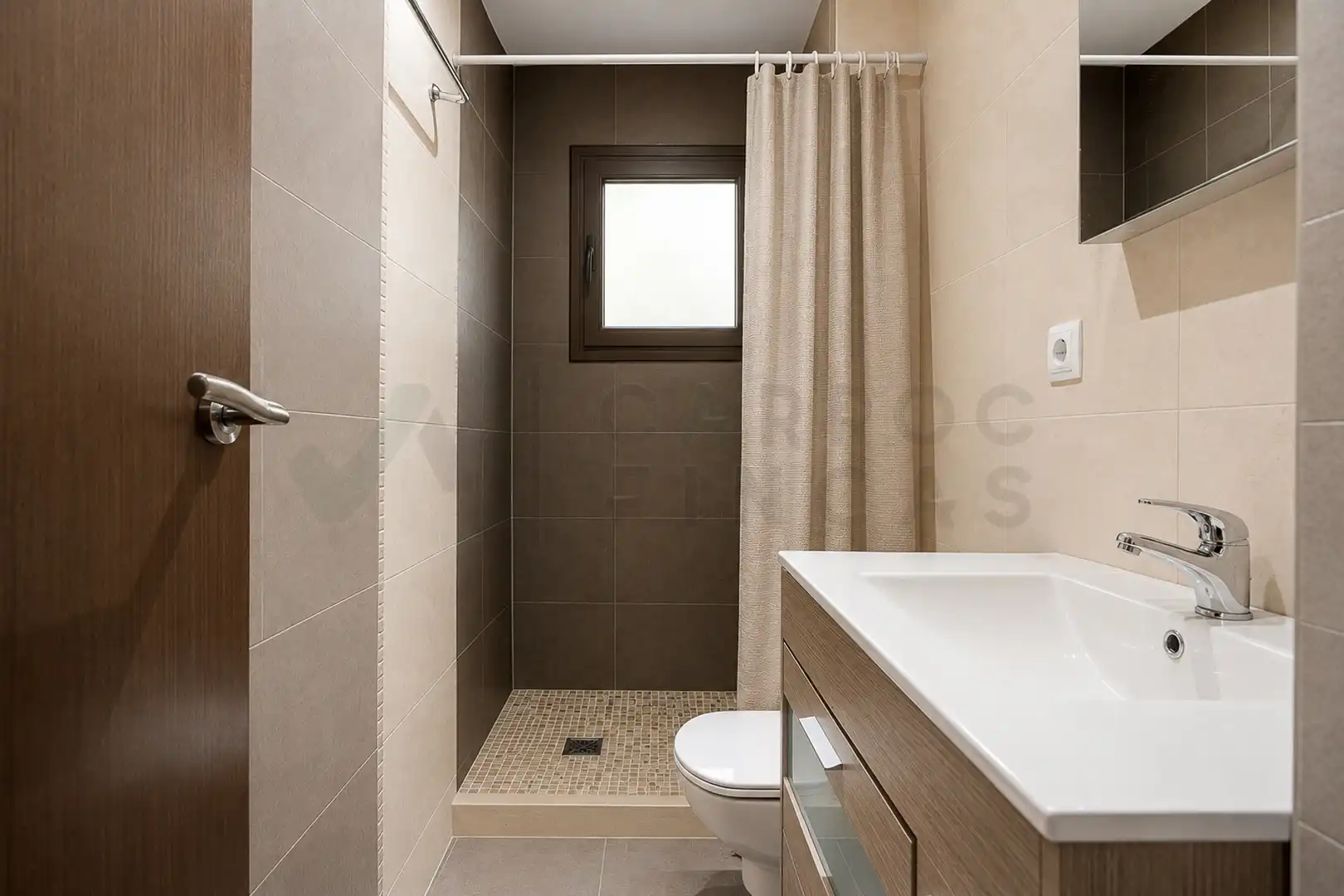 Badezimmer von Haus oder Chalet zum Verkauf in Vallgorguina mit Heizung, Privatgarten und Ofen