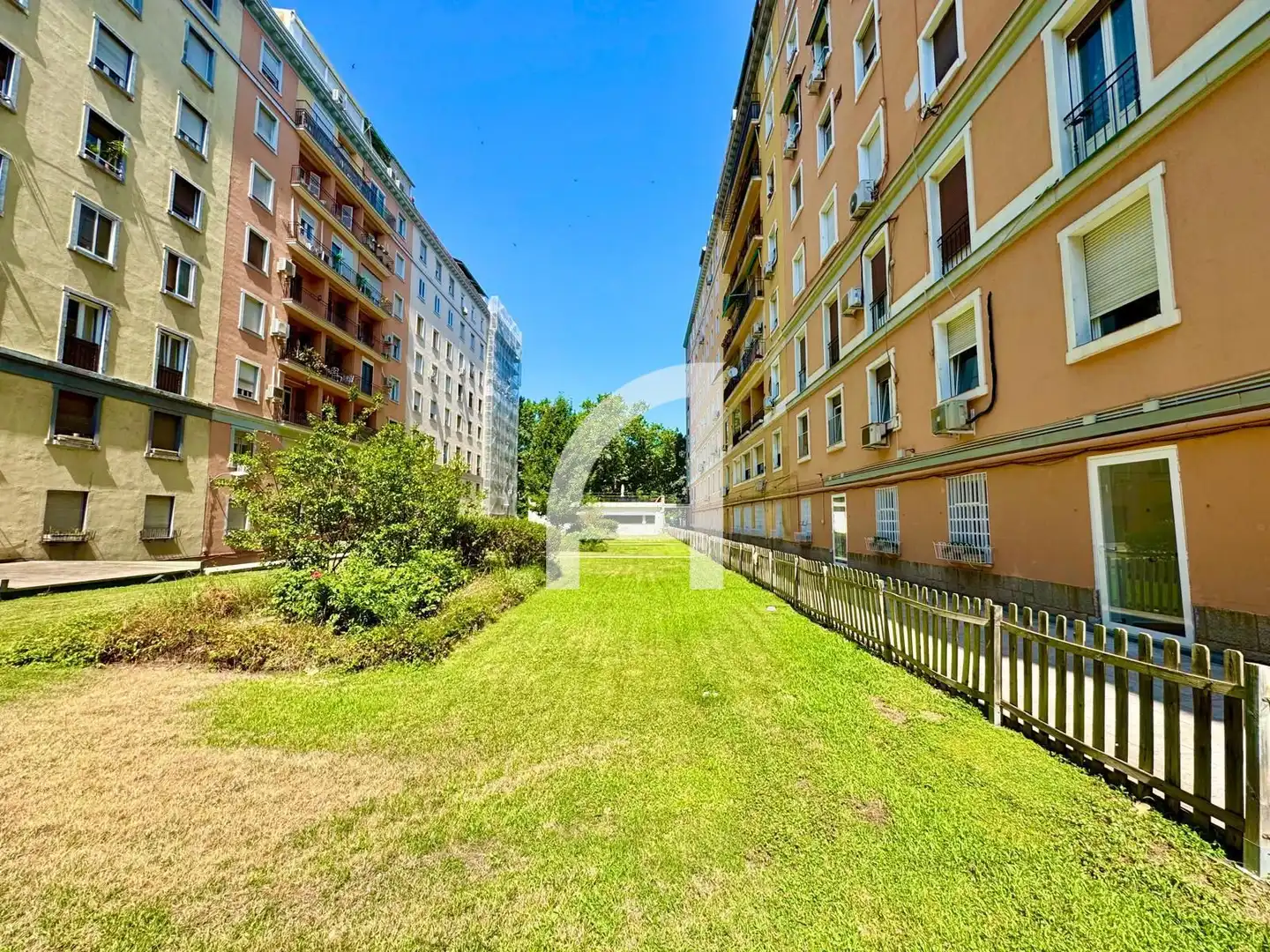 Parking of Flat for share in Madrid  with Air Conditioner, Heating and Furnished