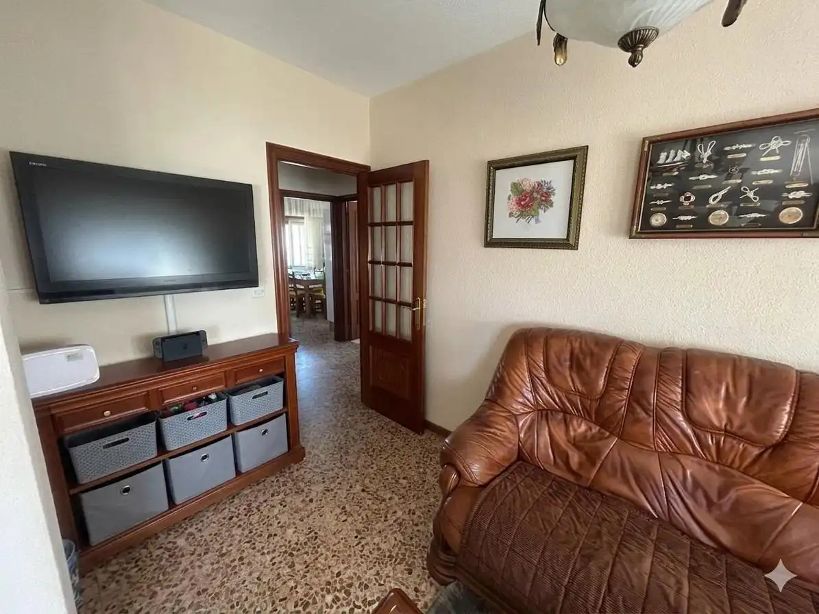 Sala de estar de Piso en venta en Ribeira con Trastero y Amueblado