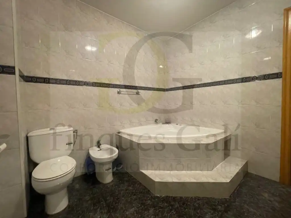 Bathroom of Houses for sale in Manresa