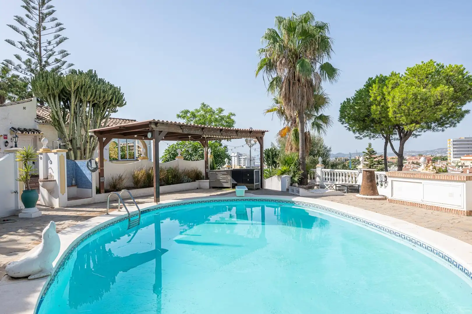 Villa con piscina in vendita a Calle Verderón 25