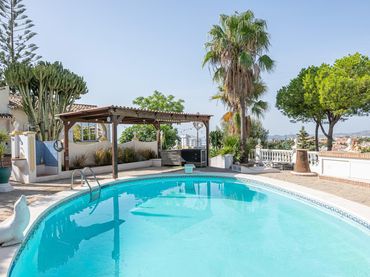 Villa avec piscine à vendre à Calle Verderón 25