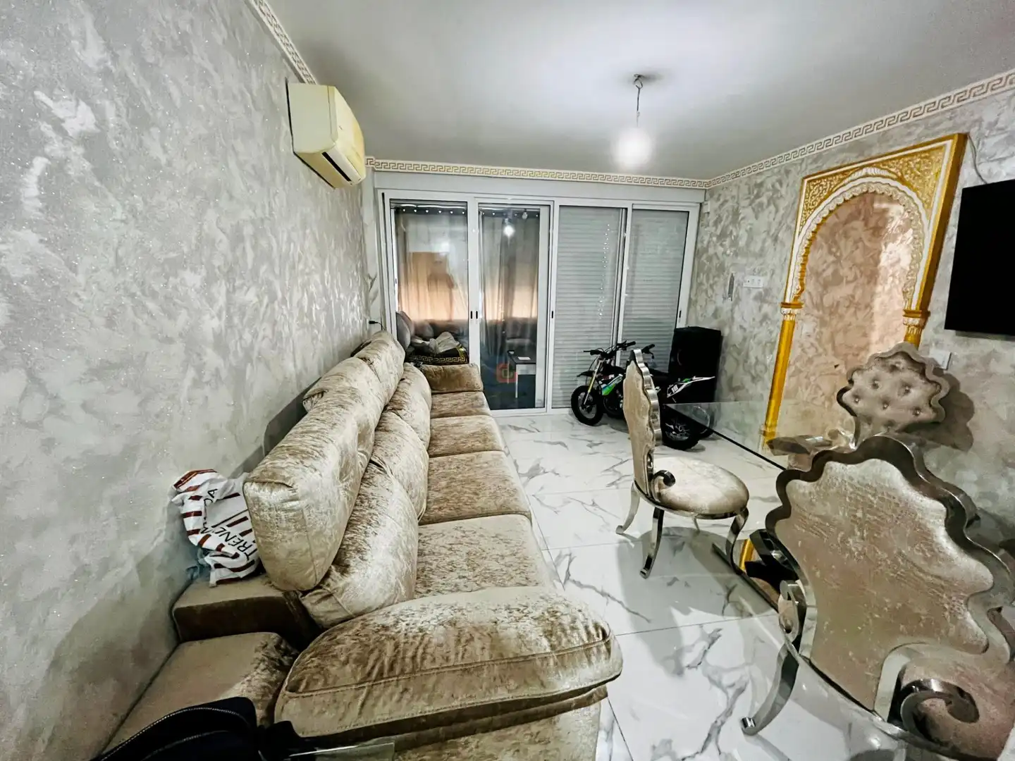Sala de estar de Piso en venta en Alicante / Alacant con Aire acondicionado, Jardín privado y Piscina comunitaria