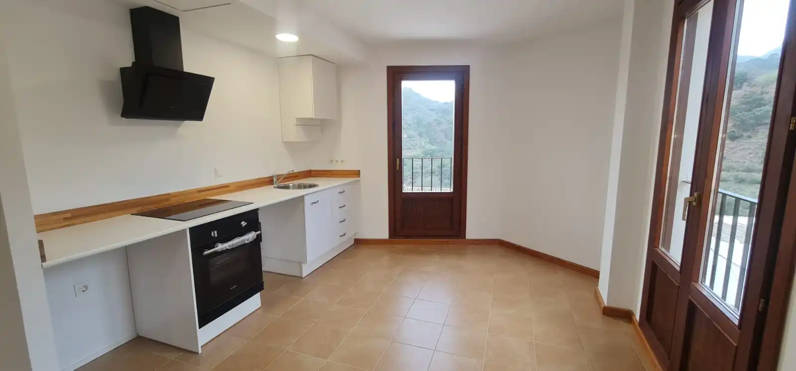 Küche von Maisonette zum Verkauf in Chóvar mit Ofen