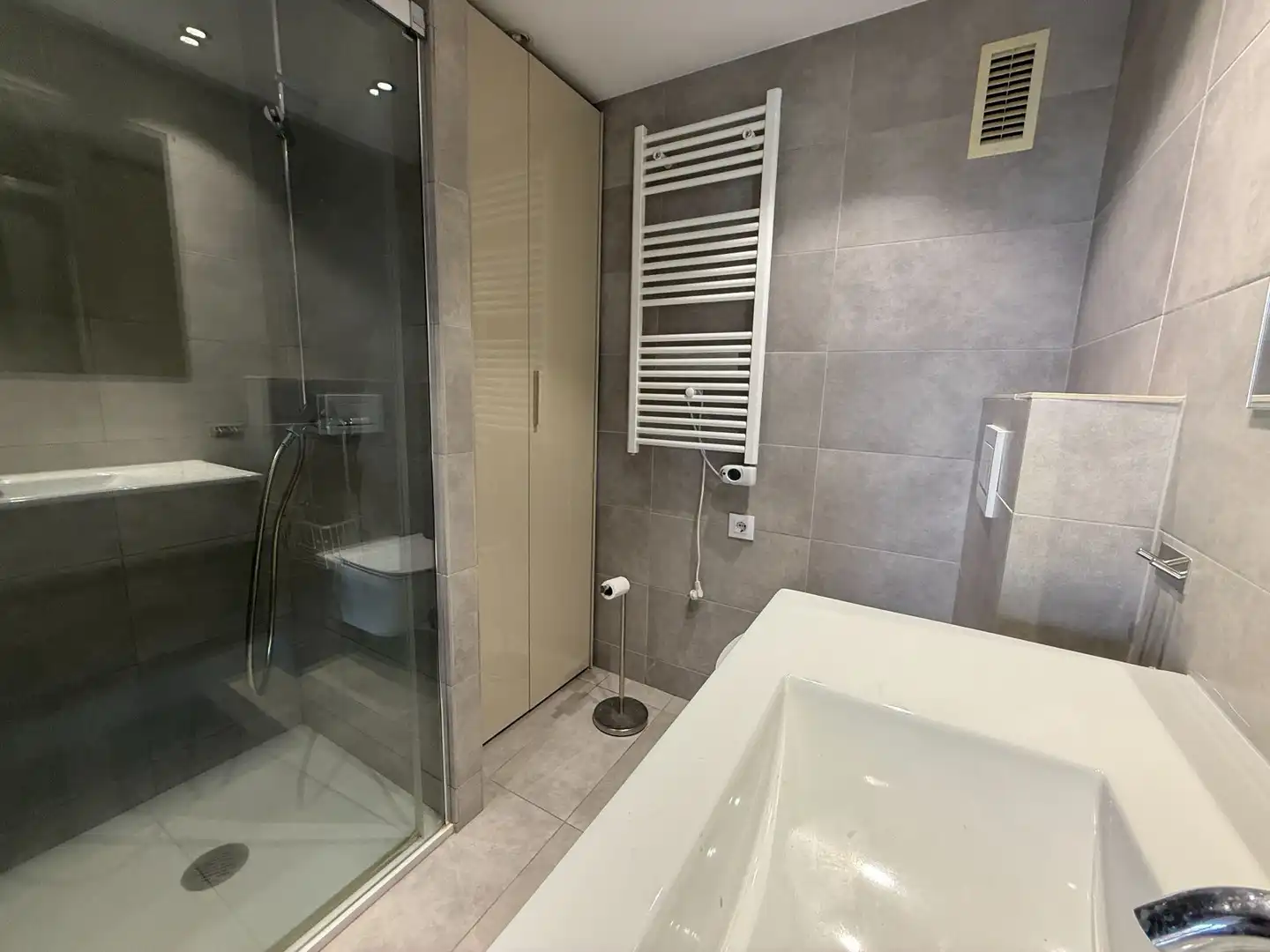 Baño de Piso de alquiler en Barcelona con Aire acondicionado y Calefacción