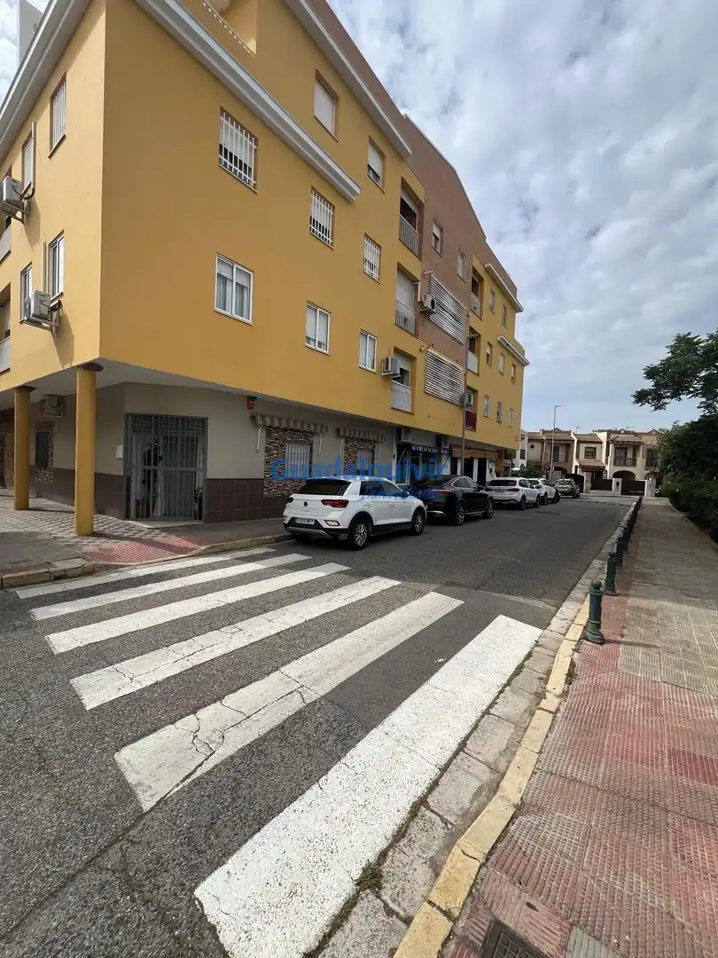 Vista exterior de Àtic en venda en Dos Hermanas amb Aire condicionat i Terrassa
