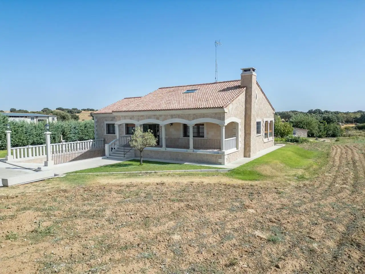 Vista exterior de Casa o chalet en venta en Cardeñosa con Calefacción, Jardín privado y Terraza
