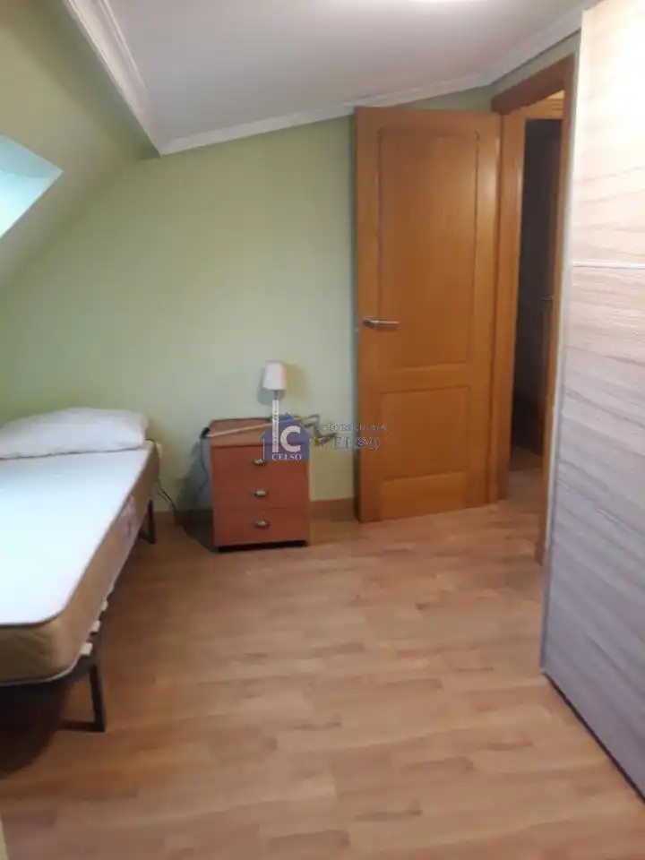Dormitori de Dúplex en venda en Ourense Capital  amb Calefacció, Traster i Moblat