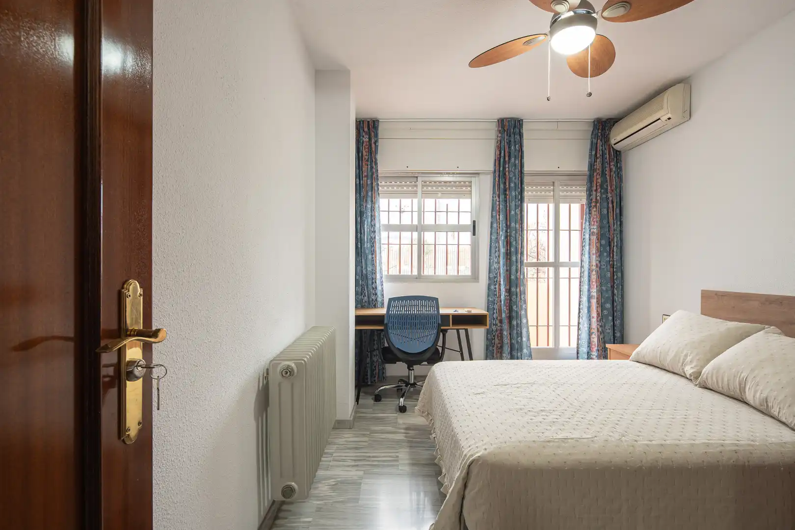 Casa adosada en venta en Angustias - Chana - Encina