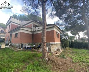 Vista exterior de Casa o xalet en venda en Lliçà de Vall amb Aire condicionat, Calefacció i Jardí privat