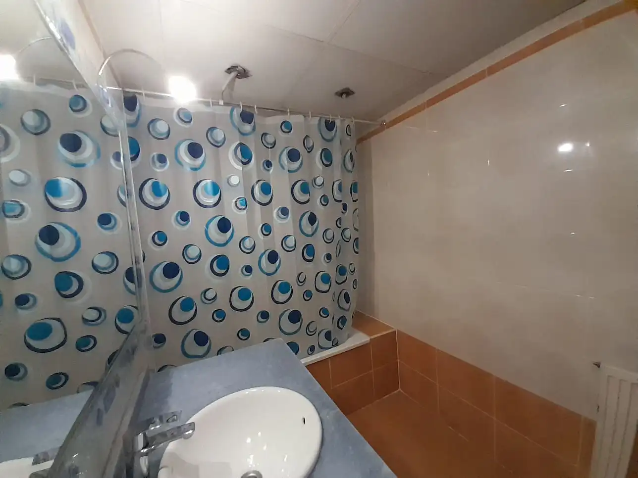 Bathroom of Flat for sale in Madrid  with Air Conditioner, Heating and Storage room