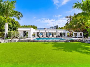 House with pool for sale in Marazul - Ricasa